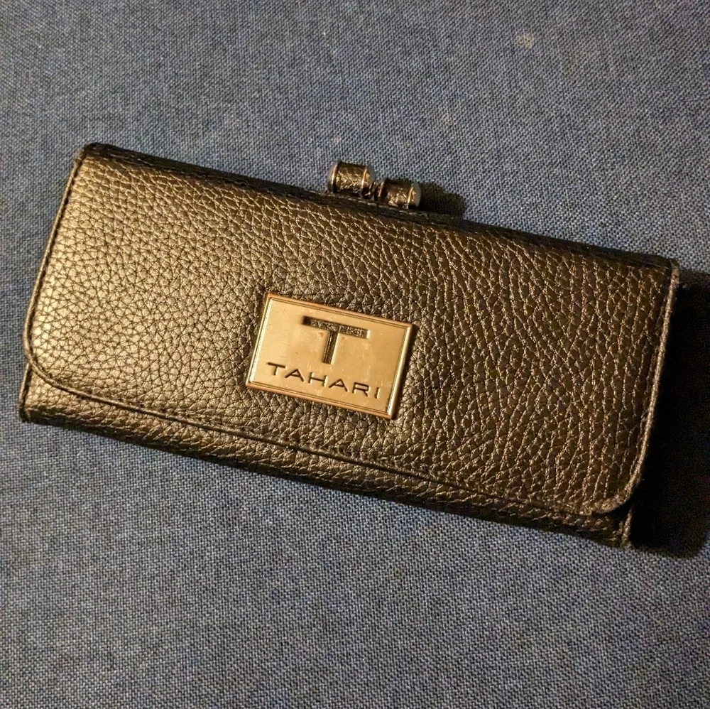 Tahari Black Kiss Lock Wallet Clutch Organizer RFID‎ Protection